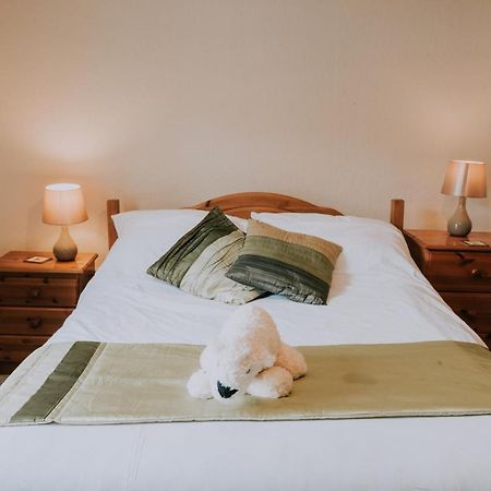 The White Bear Bed & Breakfast Devizes Bagian luar foto