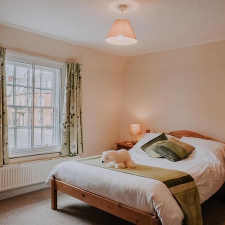The White Bear Bed & Breakfast Devizes Bagian luar foto
