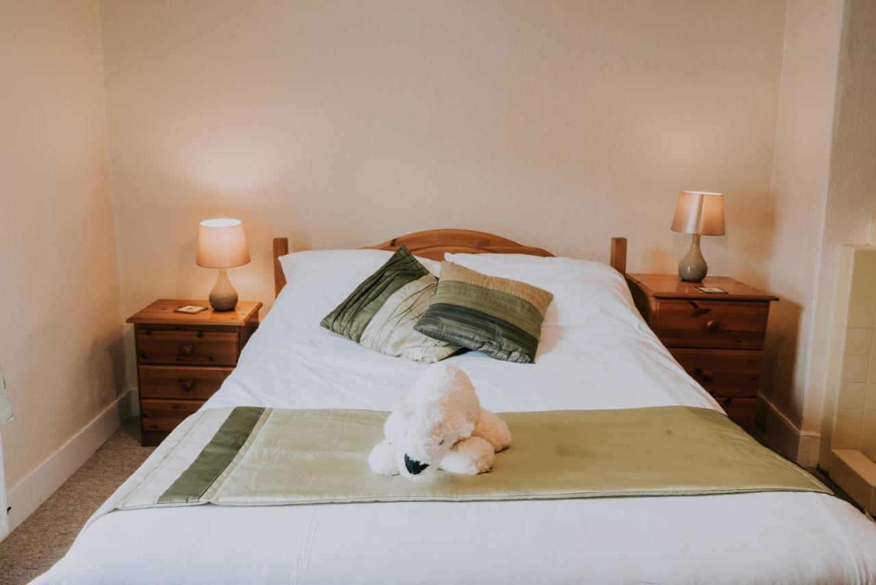 The White Bear Bed & Breakfast Devizes Bagian luar foto