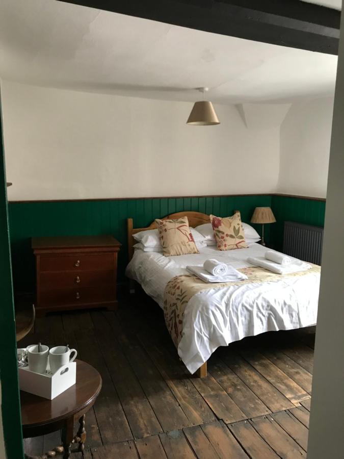 The White Bear Bed & Breakfast Devizes Bagian luar foto