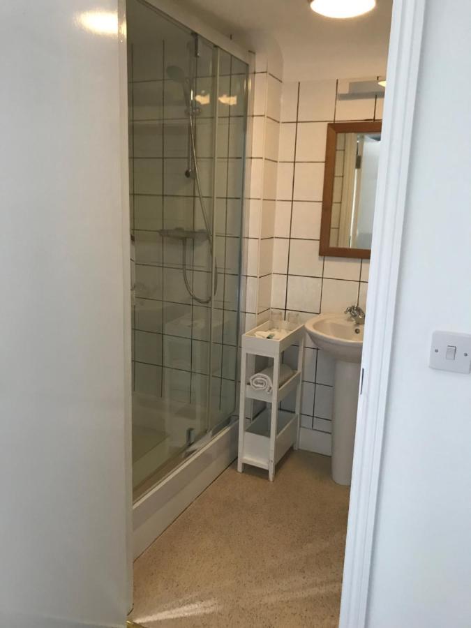 The White Bear Bed & Breakfast Devizes Bagian luar foto