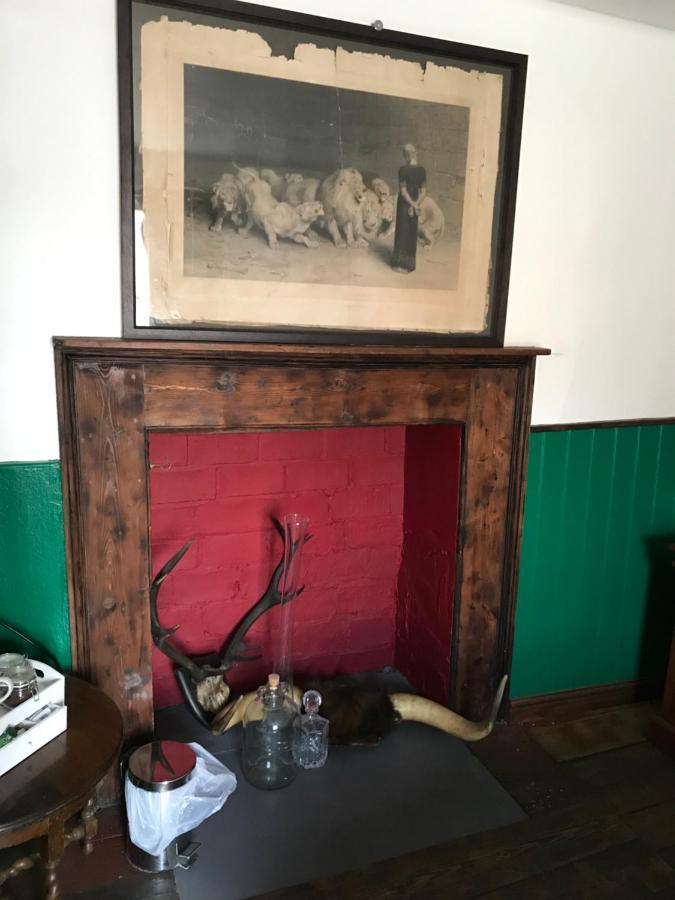 The White Bear Bed & Breakfast Devizes Bagian luar foto