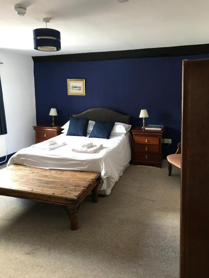 The White Bear Bed & Breakfast Devizes Bagian luar foto