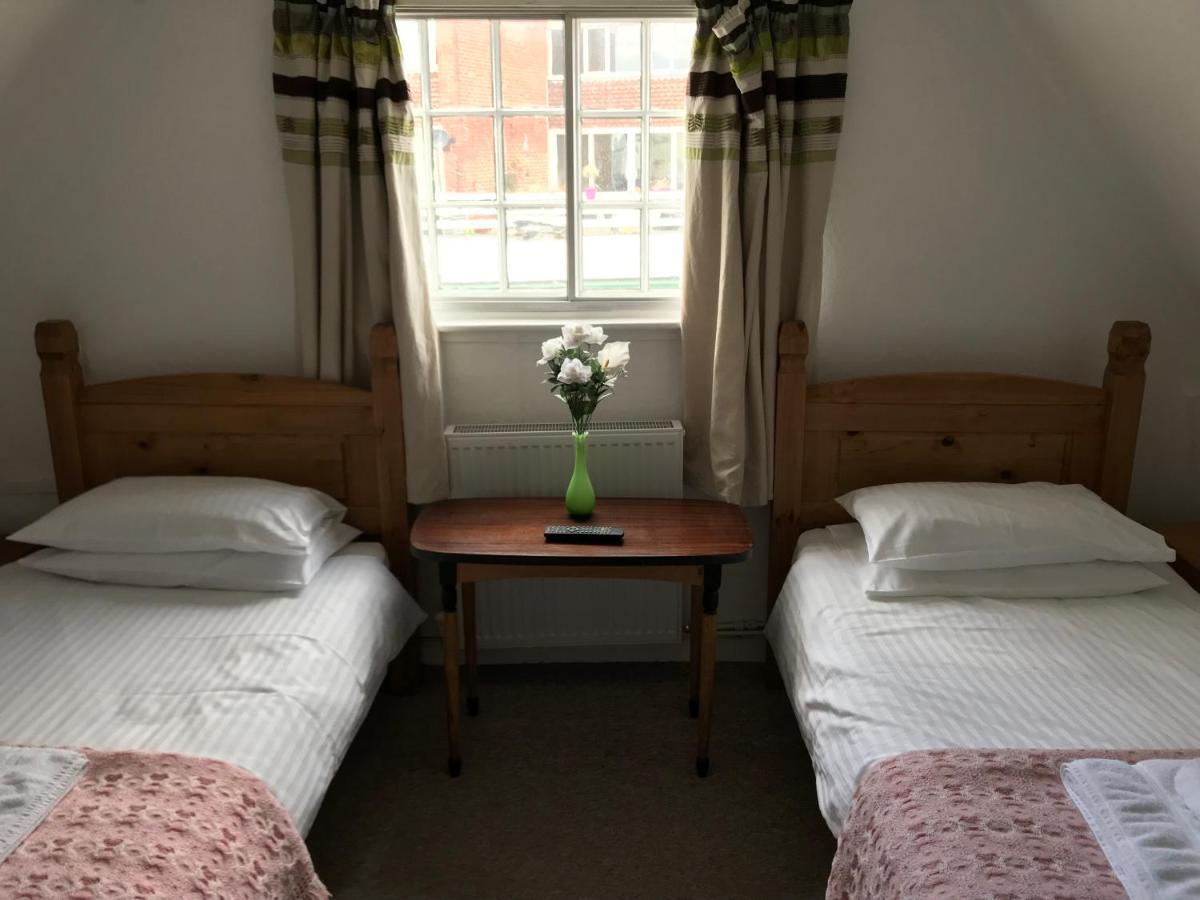 The White Bear Bed & Breakfast Devizes Bagian luar foto