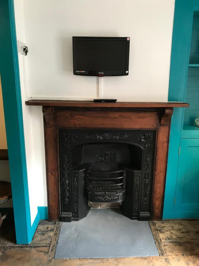 The White Bear Bed & Breakfast Devizes Bagian luar foto