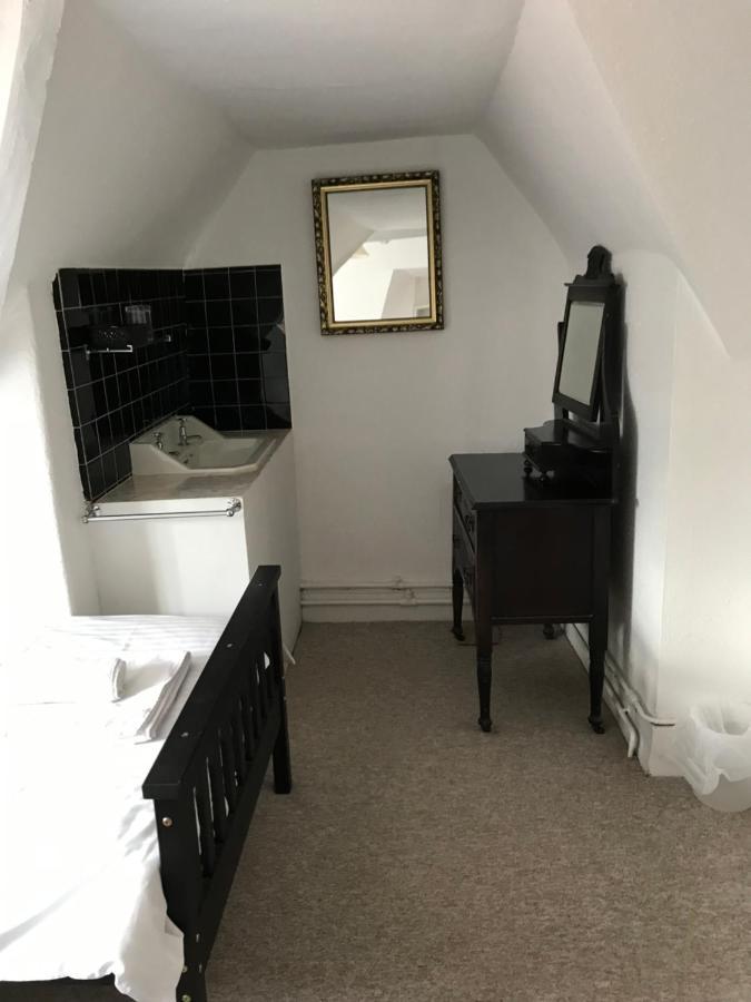 The White Bear Bed & Breakfast Devizes Bagian luar foto