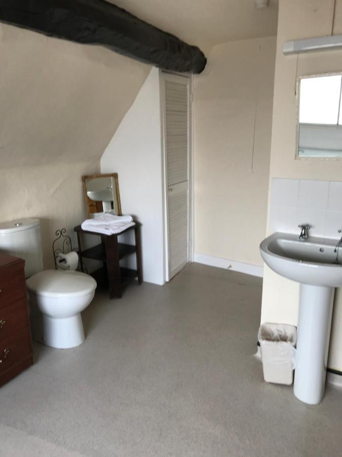 The White Bear Bed & Breakfast Devizes Bagian luar foto