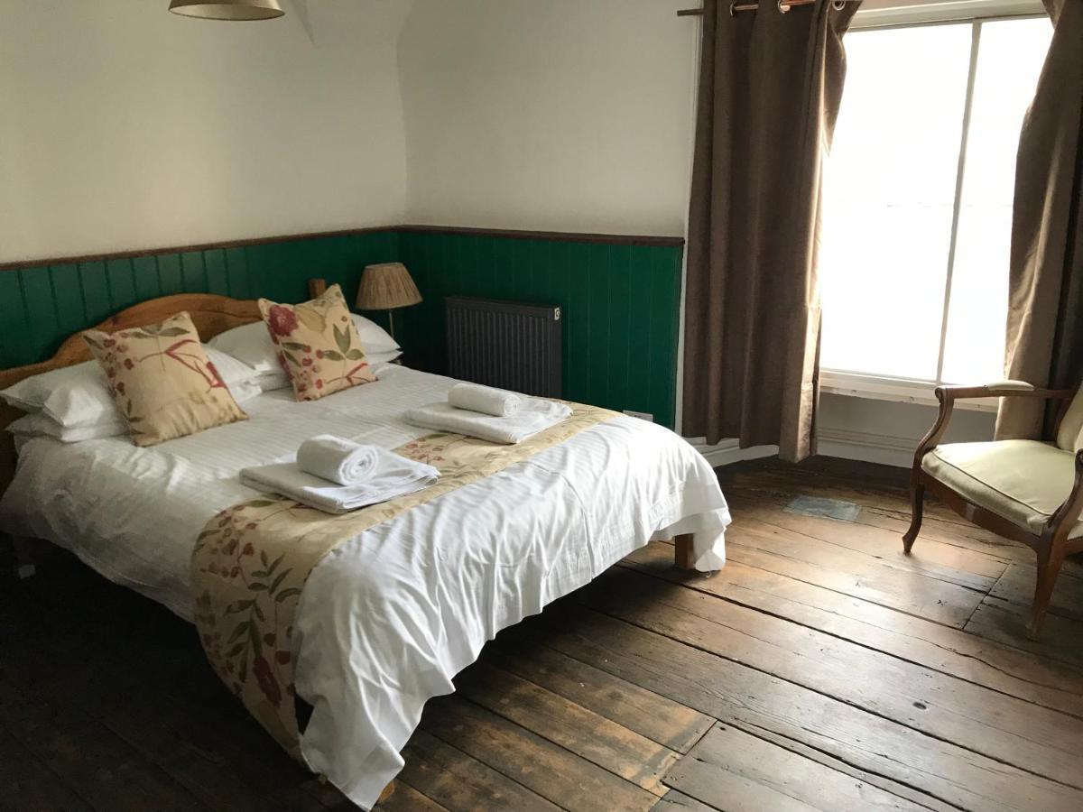 The White Bear Bed & Breakfast Devizes Bagian luar foto