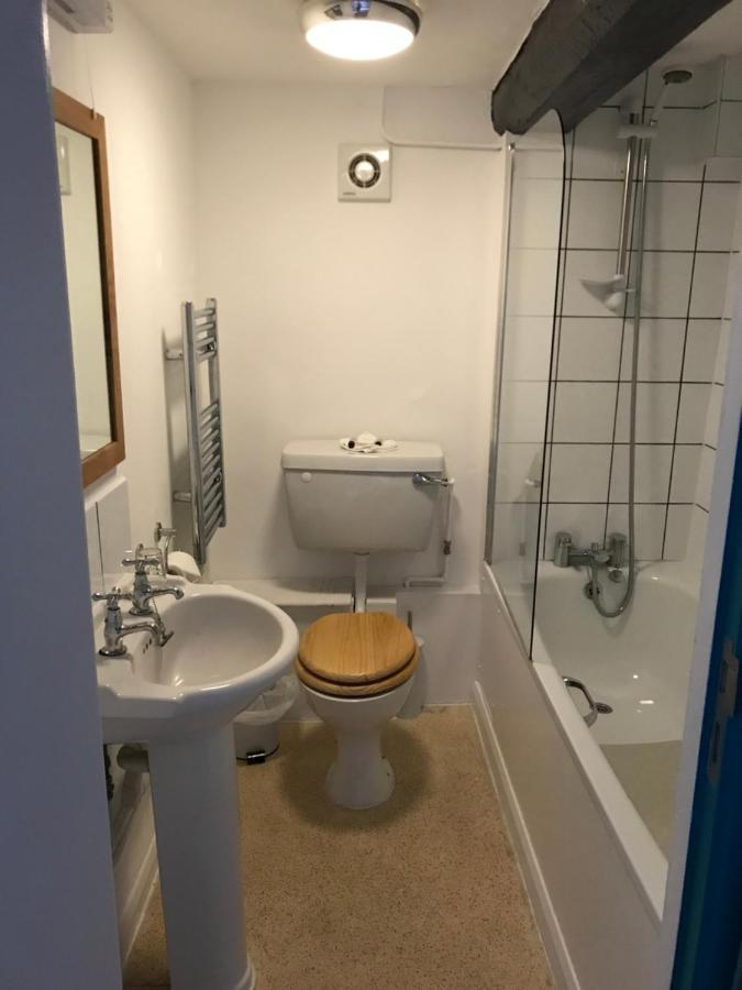 The White Bear Bed & Breakfast Devizes Bagian luar foto